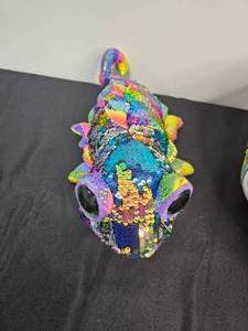 lot 82 image: Televera Mexican Pottery Jack OLantern, TY Beanie Boo Flippables KARMA Chameleon Rainbow Sequin, VTG Hubley Cap Gun