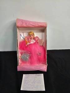 lot 224 image: Madame Alexander Wizard of Oz Glinda the Good Witch NIB