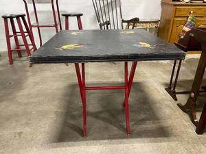 lot 65 image: Vintage Rooster Folding Table