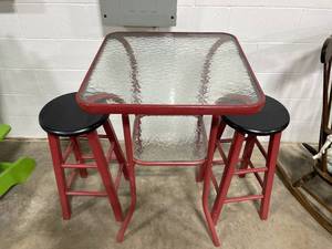 lot 66 image: Red Tiered Glass Bar Table with 2 Stools