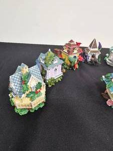 lot 214 image: Hamilton Collection Miniature Birdhouses