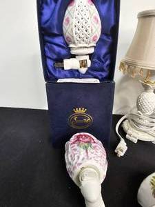 lot 260 image: Shabby Chic Table Lamp, Home Trends Accent Lamp, Night Lights