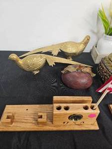 lot 264 image: Home Decor - USA Clock and Pencil HolderStorage Candy BoxBrass PheasantArtificial Tulip Table Decore