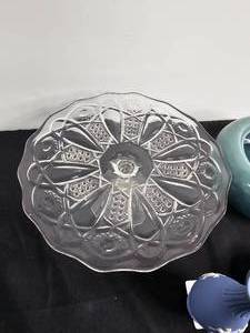 lot 209 image: Wedgewood Jasperware Blue Trinket Dish, Wedgewood Jasperware Blue Mini Vase, Russell Wright Pottery, VTG LE Smith 11 12 Pedestal Cake Stand