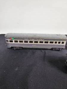 lot 254 image: Lionel Engine Motor  VTG Marx O Gauge Meteor Passenger Cars (Incomplete) Set of 2