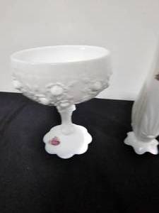 lot 196 image: VTG Fenton Assortment - Bud Vase, Pedestal Bowl, Crimped Bowl, Blue Ruffled Bowl