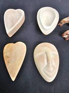 lot 170 image: Soapstone Hand Carved Trinkets and Animals Made in Kenya