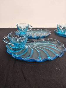 lot 200 image: VTG 1960s Seashell Snack Set Hazel Atlas Azure