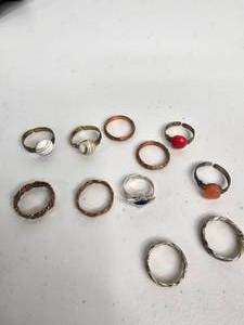 lot 156 image: Lot of 11 Rings - 4 Copper Tone in Color