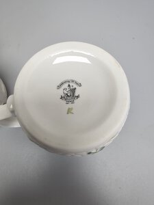lot 116 image: Set of 2 Belleek Ireland Mugs 2007