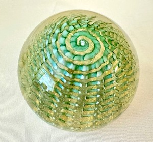 lot 20 image: Beautiful Glass Paperweight