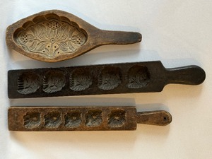 lot 31 image: Antique Primitive Maple Sugar and Butter Molds