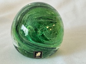 lot 34 image: Kerry Glass Paper Weight