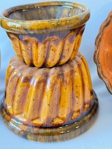 lot 38 image: Vintage Decorative Pottery Pieces