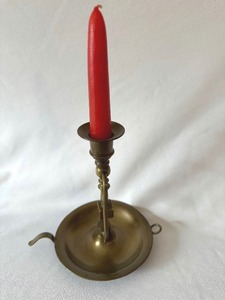 lot 46 image: Vintage Brass Swiveling Chamber Candle Stick Holder