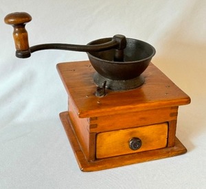 lot 44 image: Vintage Coffee Grinder