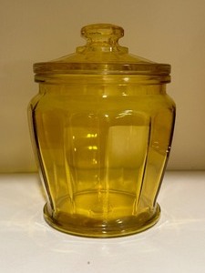 lot 121 image: Vintage Amber Glass Petite Decorative Jar