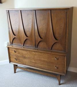 lot 1 image: Mid Century Broyhill Brasilia Highboy Dresser