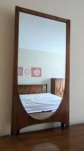 lot 2 image: Mid Century Broyhill Brasilia Mirrored Dresser
