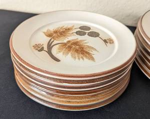 lot 18 image: Denby Cotswold Dish Set