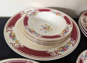 lot 56 image: Homer Laughlin Majestic Dish Set