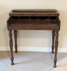 lot 63 image: Vintage Mahogany Writing Desk