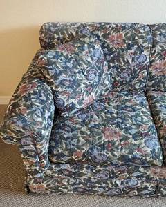 lot 147 image: Floral Print Sleeper Sofa