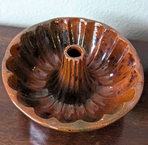 lot 79 image: Four Vintage Stoneware Bundt Molds