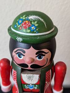 lot 92 image: Vintage Holzkunst Ulbricht Wooden Nutcracker