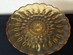 lot 141 image: Vintage Amber Glass Anchor Hocking Footed Cake Plate