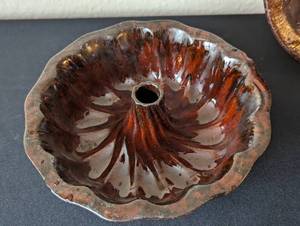 lot 149 image: Fur Vintage Stoneware  Redware Bundt Molds