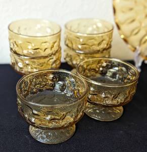lot 162 image: Assorted Vintage Amber Glassware