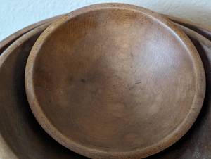 lot 168 image: Munsing Wood Mixing Bowl Set