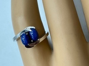 lot 183 image: Vintage 10K White Gold and Blue Sapphire Ring