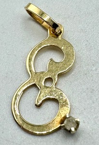 lot 186 image: 14k Gold Letter E Pendant