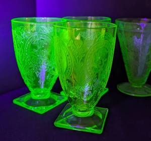 lot 22 image: Jeannette Poinsettia and Indiana Horsehoe Uranium Glass Pitcher and Parfait Cups
