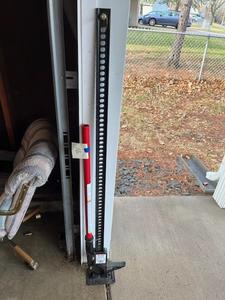 lot 16 image: Hi-Lift Model HL-604 60 Jack