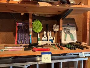 lot 33 image: Nice Wire Brush and Cleaning Tools Lot