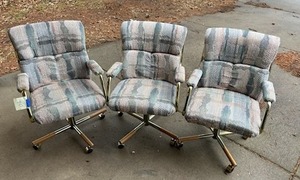 lot 40 image: Vintage Swivel and Tilt Rolling Kitchen Chairs