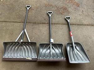 lot 41 image: Snow Shovel Lot
