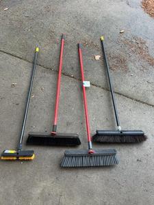 lot 44 image: Garage Push Broom Lot (4 Brooms)