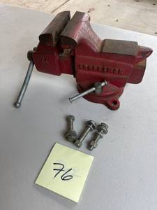 lot 76 image: Vintage Craftsman 4 506-51801 Swivel Bench Vise