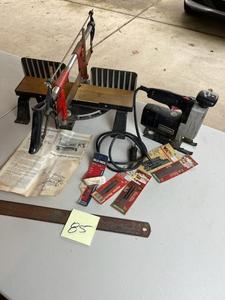 lot 85 image: Hempe Dual Purpose Miter Box & Craftsman Jig Saw in working condition