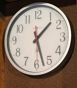 lot 106 image: Howard Miller Wall Clock in working condition