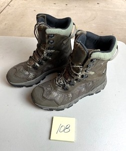 lot 108 image: Very Nice Cabelas Gore-Tex Hiking Boots (Mens Size 9M)