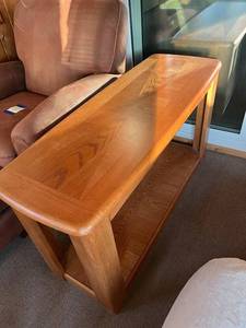 lot 122 image: Solid Wood Console Table in Good condition (48 W x 26 T x 18 Deep) - Bring help to move