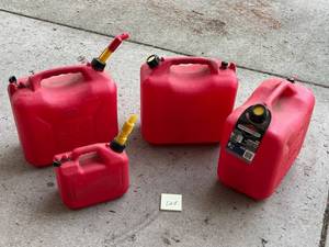 lot 124 image: Gas Can Lot (Three 6-Gallon and one 1-Gallon) - All empty