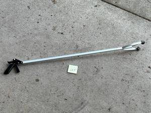 lot 125 image: 4 FT Arco EZ Reacher in Good Condition