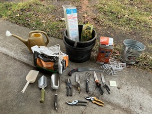 lot 129 image: Gardening and Yard Tools Lot