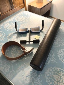 lot 218 image: Exercise Gear - Weight Belt, Foam Roller